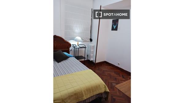 Chambre dans un appartement partagé à Donostia