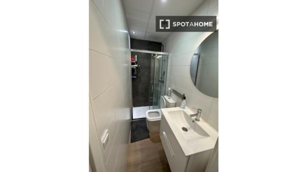 Quarto em apartamento compartilhado em Alicante (Alacant)