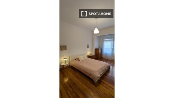 Piso en alquiler de 4 habitaciones en Pamplona