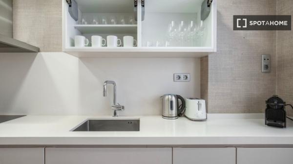 Apartamento de 3 habitaciones en alquiler en Les Corts, Londres