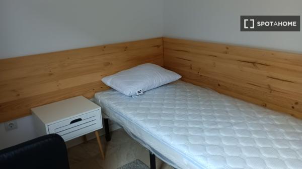 Chambre à louer dans un appartement de 5 chambres