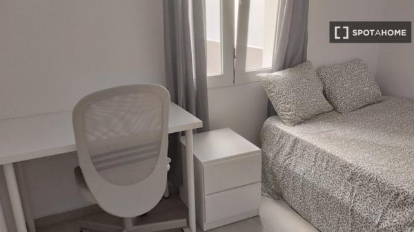 Stanza in affitto in appartamento con 4 camere da letto a Son Canals, Palma