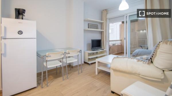 Apartamento de 1 dormitorio en alquiler en Playa De La Victoria, Cádiz