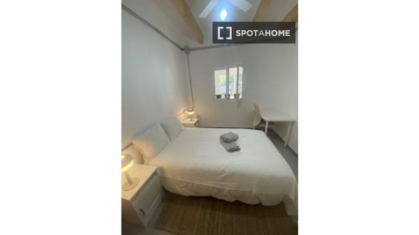 Chambre dans un appartement partagé à Palma