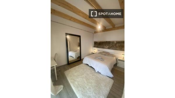 Chambre dans un appartement partagé à Palma