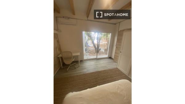 Chambre dans un appartement partagé à Palma