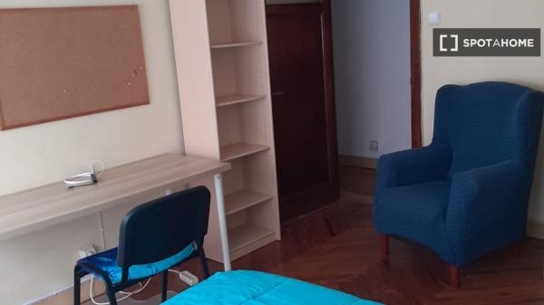 Zimmer zu vermieten in 4-Zimmer-Wohnung in Santander