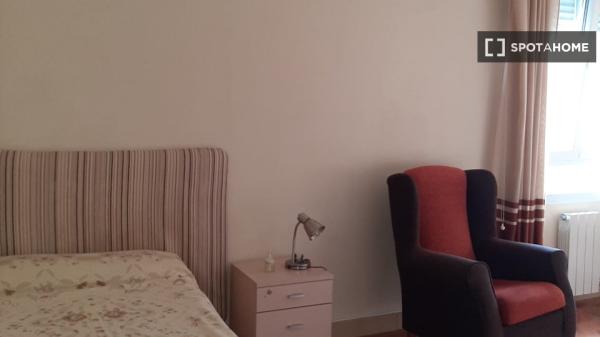 Zimmer zu vermieten in 4-Zimmer-Wohnung in Santander