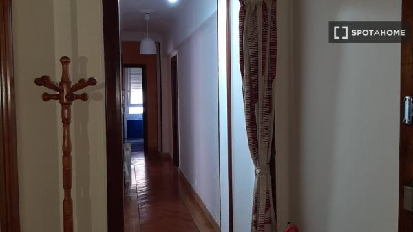 Zimmer zu vermieten in 4-Zimmer-Wohnung in Santander