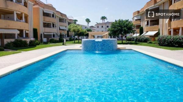 Apartamento completo de 2 dormitorios en Denia