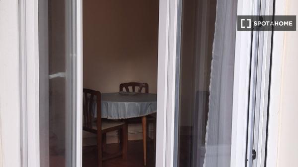 Chambre à louer dans un appartement de 4 chambres à Santander