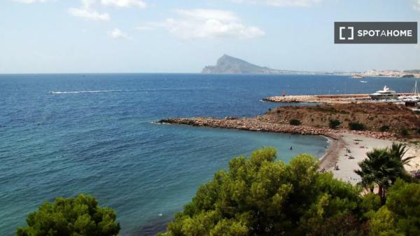 Piso de 2 dormitorios en alquiler en Altea, Alicante