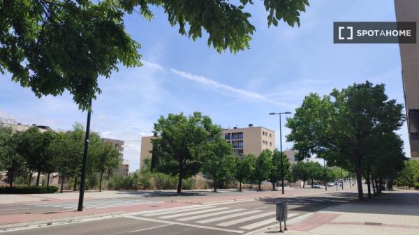 Piso en alquiler de 1 dormitorio en Miralbueno, Zaragoza