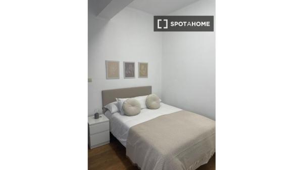 Chambre à louer dans un appartement de 5 chambres à Vigo