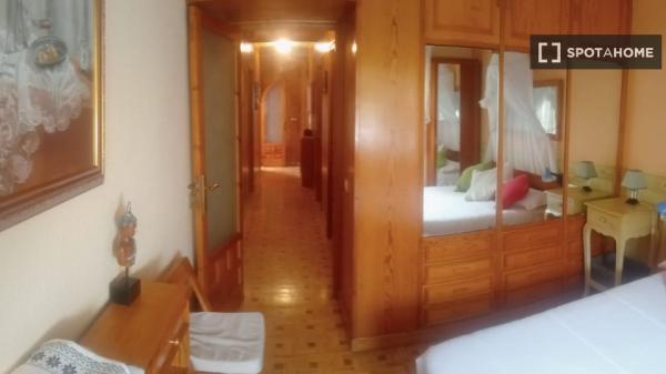 Room for rent in shared apartment in Salamanca