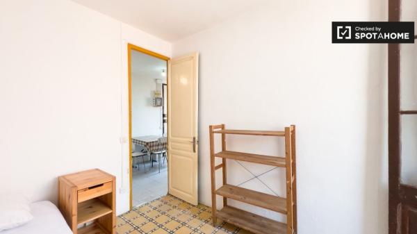 Acogedor apartamento de 2 dormitorios en L'Hospitalet de Llobregat.