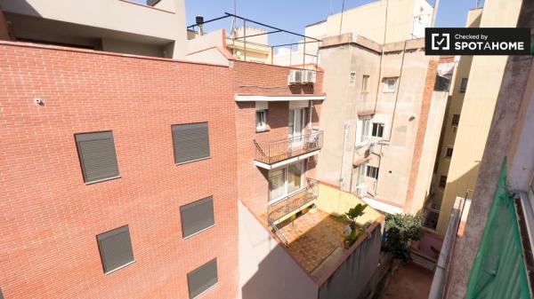 Acogedor apartamento de 2 dormitorios en L'Hospitalet de Llobregat.