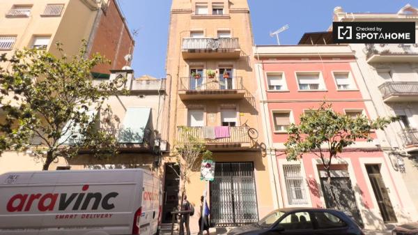 Acogedor apartamento de 2 dormitorios en L'Hospitalet de Llobregat.