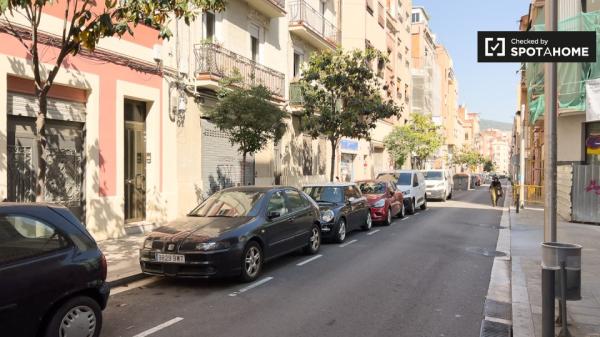 Acogedor apartamento de 2 dormitorios en L'Hospitalet de Llobregat.