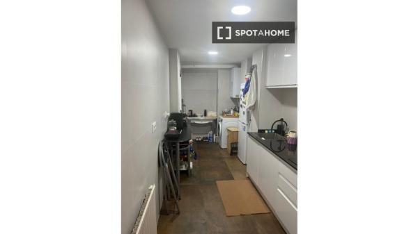 Apartamento de 2 dormitorios en alquiler en Arroyo del Fresno, Madrid