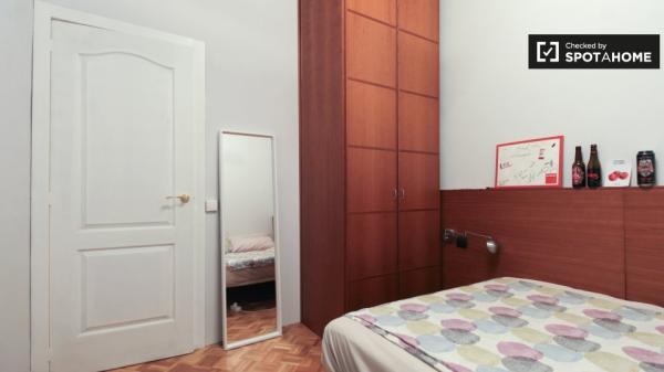 Acogedora habitación en alquiler, apartamento de 3 dormitorios, l'Eixample Esquerra