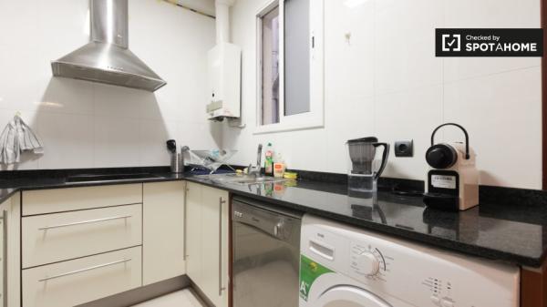 Acogedora habitación en alquiler, apartamento de 3 dormitorios, l'Eixample Esquerra