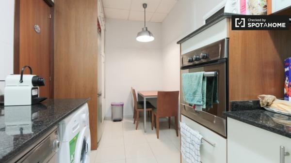 Acogedora habitación en alquiler, apartamento de 3 dormitorios, l'Eixample Esquerra