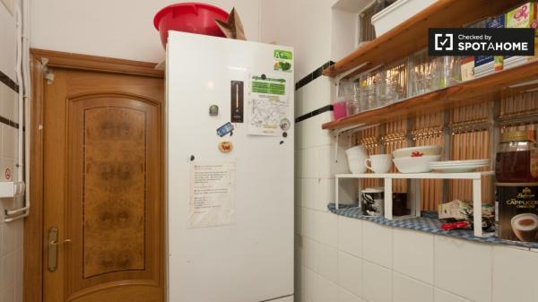 Habitación en apartamento de 5 dormitorios en Barri Gòtic, Barcelona