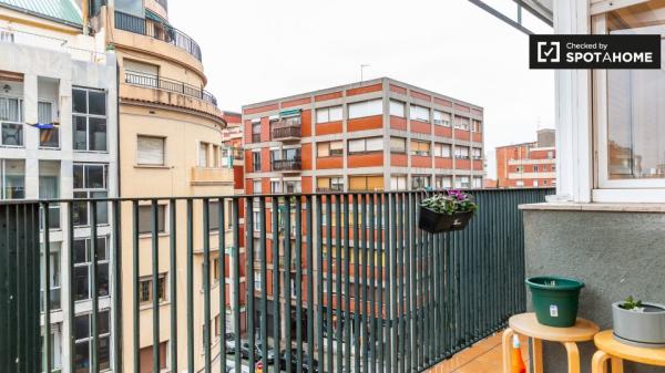 Se alquila habitación doble, apartamento de 4 dormitorios, Gràcia, Barcelona