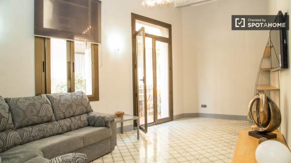 Spacious room in 4-bedroom apartment in El Raval, Barcelona