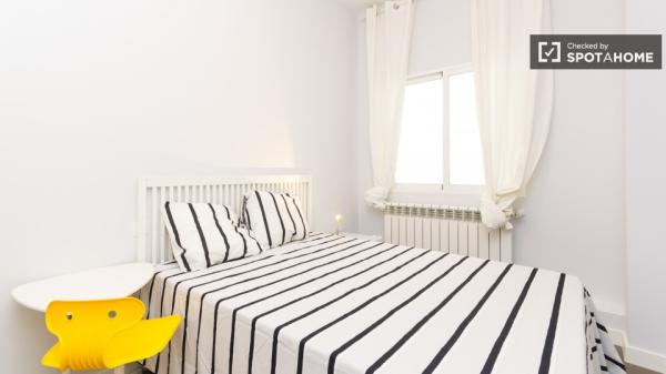 Habitación acogedora en apartamento de 6 dormitorios en Salamanca, Madrid