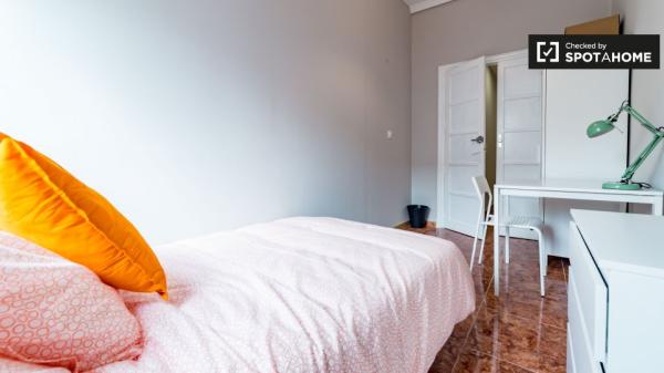 Nice room in 6-bedroom apartment in Extramurs, Valencia