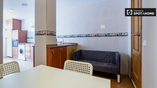 Nice room in 6-bedroom apartment in Extramurs, Valencia