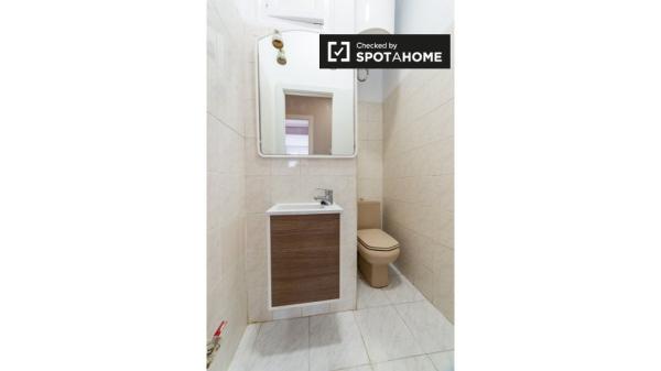 Nice room in 6-bedroom apartment in Extramurs, Valencia