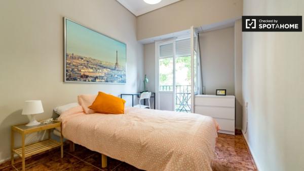 Nice room in 6-bedroom apartment in Extramurs, Valencia