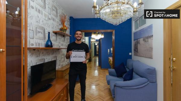 Se alquila habitación doble, apartamento de 6 dormitorios, Alcalá de Henares