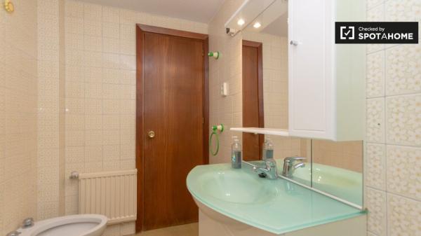 Quarto de casal para alugar, apartamento de 6 quartos, Alcalá de Henares