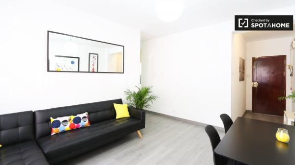 Stylish room in 5-bedroom apartment, Madrid Rio, Madrid