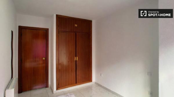 Apartamento de 4 dormitorios en alquiler en Alcalá de Henares, Madrid.