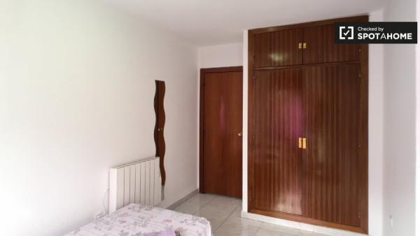 Apartamento de 4 dormitorios en alquiler en Alcalá de Henares, Madrid.