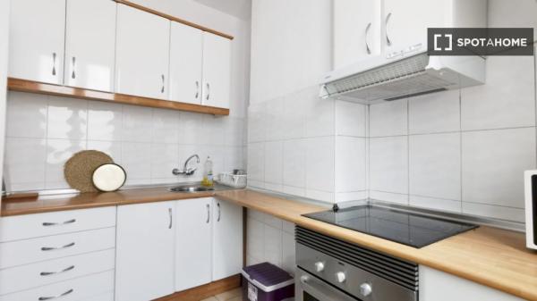 Se alquila habitación en apartamento de 7 dormitorios en La Latina, Madrid