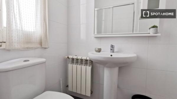 Se alquila habitación en apartamento de 7 dormitorios en La Latina, Madrid