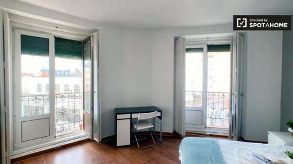 Habitación amueblada en un apartamento de 8 dormitorios en La Latina, Madrid