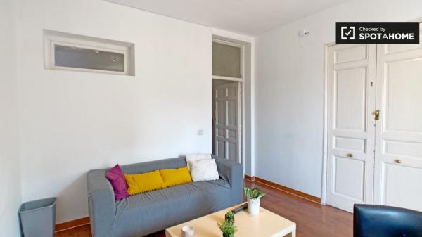 Habitación amueblada en un apartamento de 8 dormitorios en La Latina, Madrid