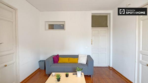 Habitación amueblada en un apartamento de 8 dormitorios en La Latina, Madrid