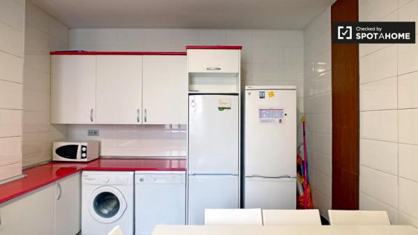 Habitación amueblada en un apartamento de 8 dormitorios en La Latina, Madrid