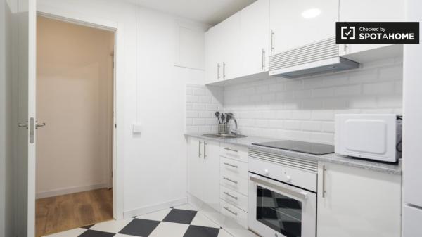 Se alquila habitación en piso de 4 dormitorios en El Born, Barcelona