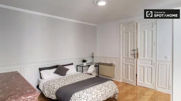 Habitación señorial en apartamento de 8 dormitorios en Centro, Madrid