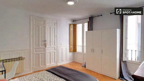 Habitación señorial en apartamento de 8 dormitorios en Centro, Madrid