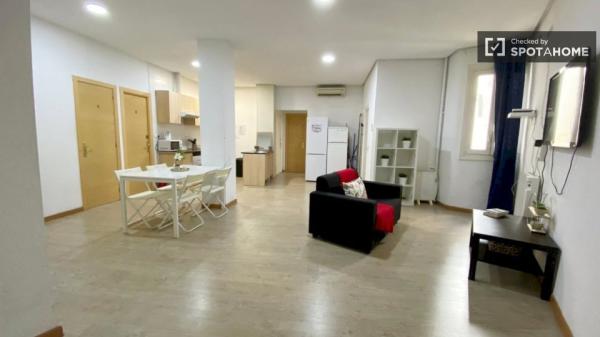 Habitación acogedora en piso compartido en Chamberí, Madrid